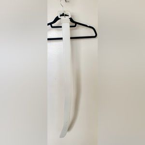 Liz Claiborne white belt. Size Medium